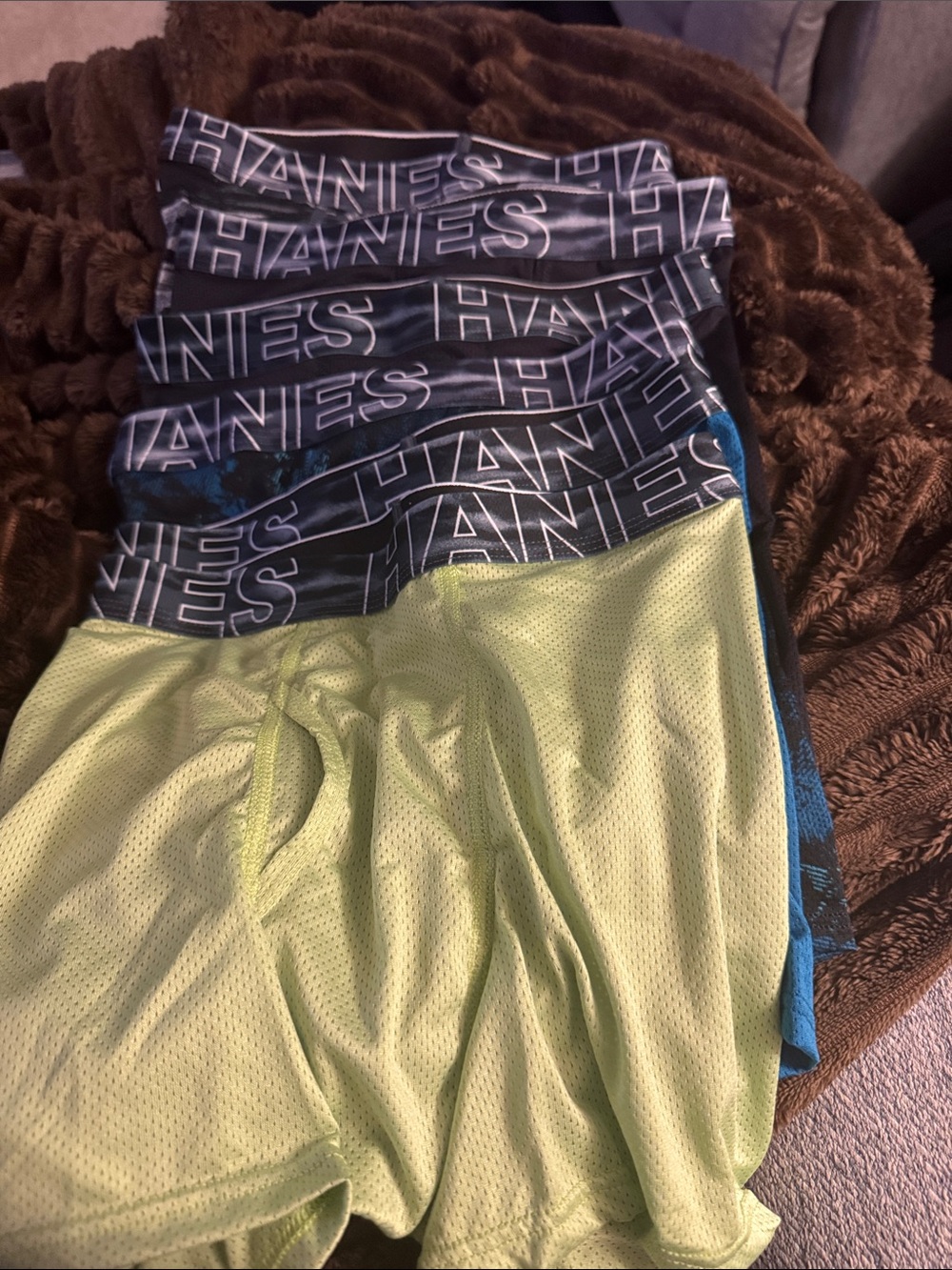 6 Hanes medium kids brief